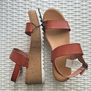 Time and Tru NWT Brown Leather Platform Sandals SIZE 10